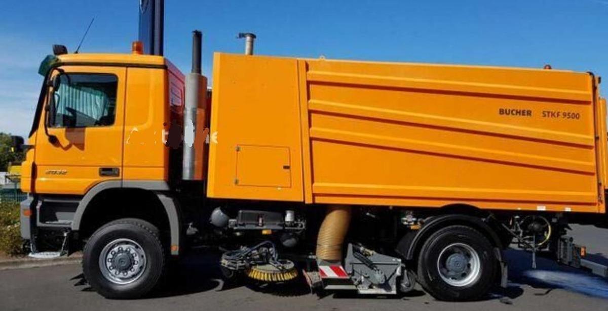 D'occasion 2006 Bucher STKF 9500