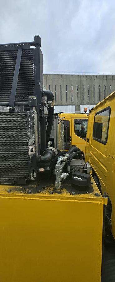 D'occasion Runway Sweeper John Beam 14000 on Scania Chassis