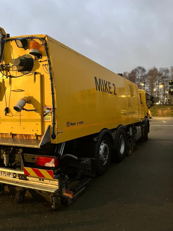 D'occasion Runway Sweeper John Beam 14000 on Scania Chassis