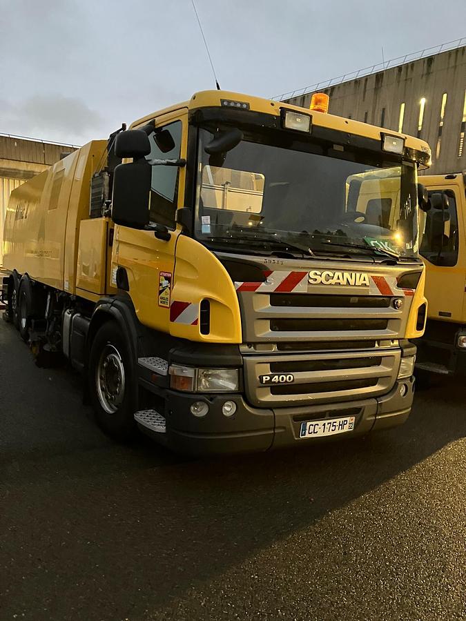 D'occasion Runway Sweeper John Beam 14000 on Scania Chassis