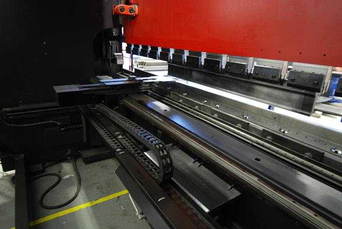 Used 146 TON X 122.4", AMADA 2015, HG1303, SERVO/HYDRAULIC CNC PRESS BRAKE