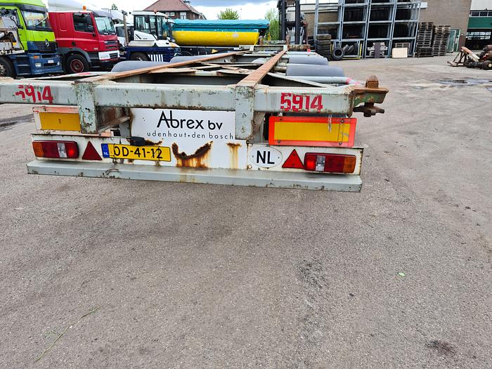 Used 1980 2 axle gooseneck container chassis  steel suspension drum brakes freuhauf