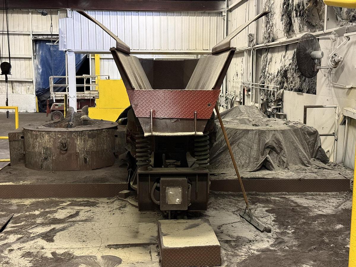 Usado Inductotherm  Dual Trak  750 kW - 1500 Kilos