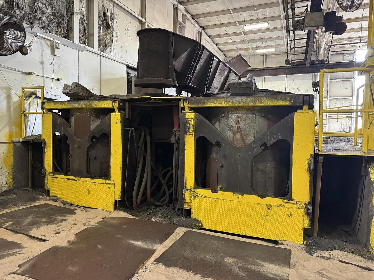 Usado Inductotherm  Dual Trak  750 kW - 1500 Kilos