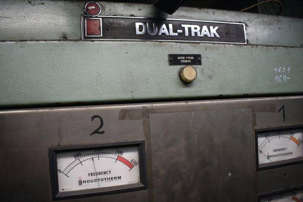 Usado Inductotherm  Dual Trak  VIP 1500 CR