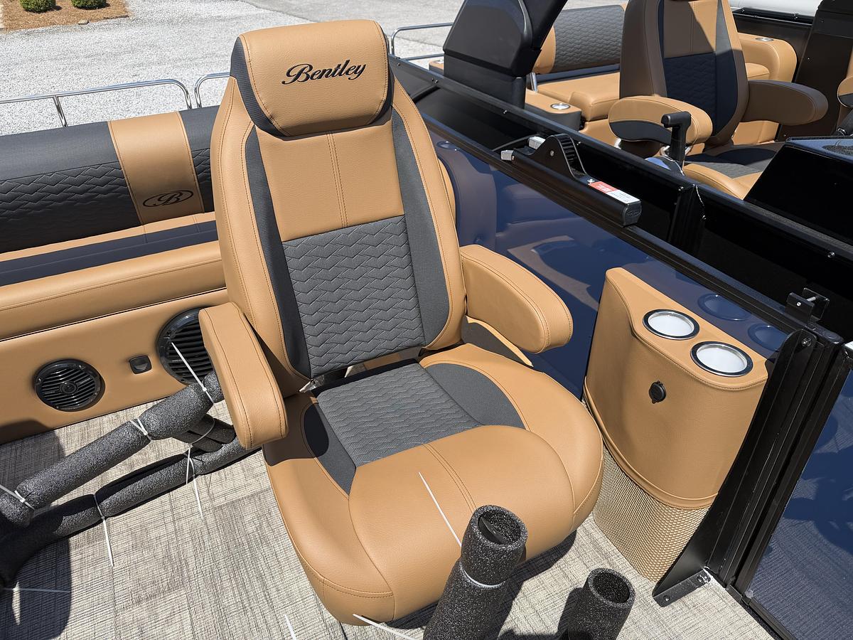 2026 Bentley Pontoons Elite 223 DC Swingback