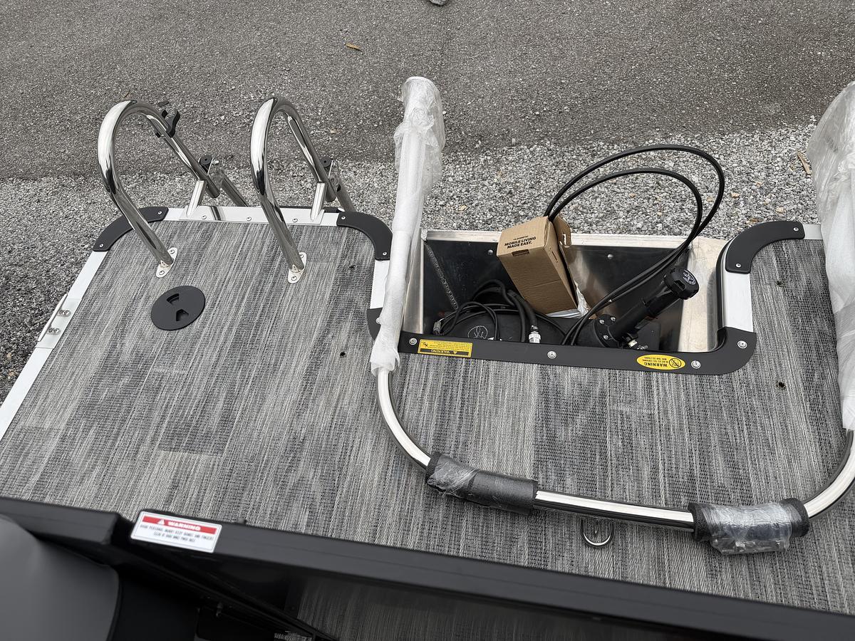 2026 Bentley Pontoons Bolt 200