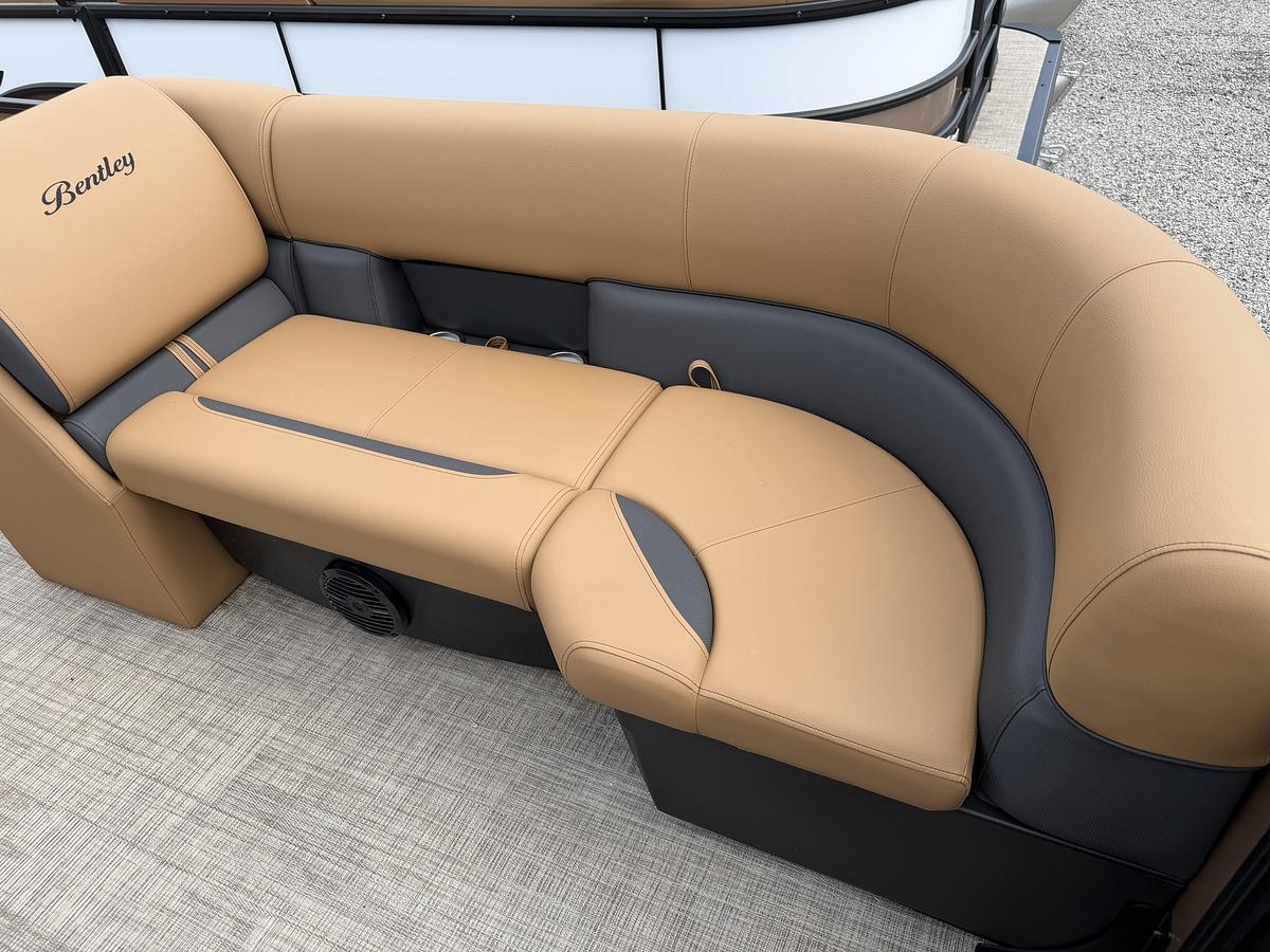 2027 Bentley Pontoons Legacy 223 Swingback