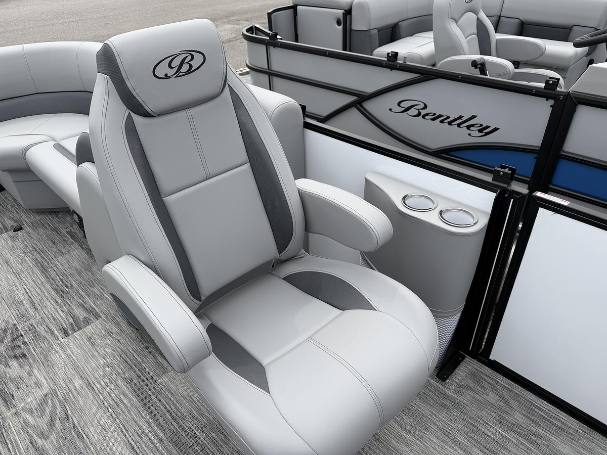 2026 Bentley Pontoons Legacy 223 Navigator