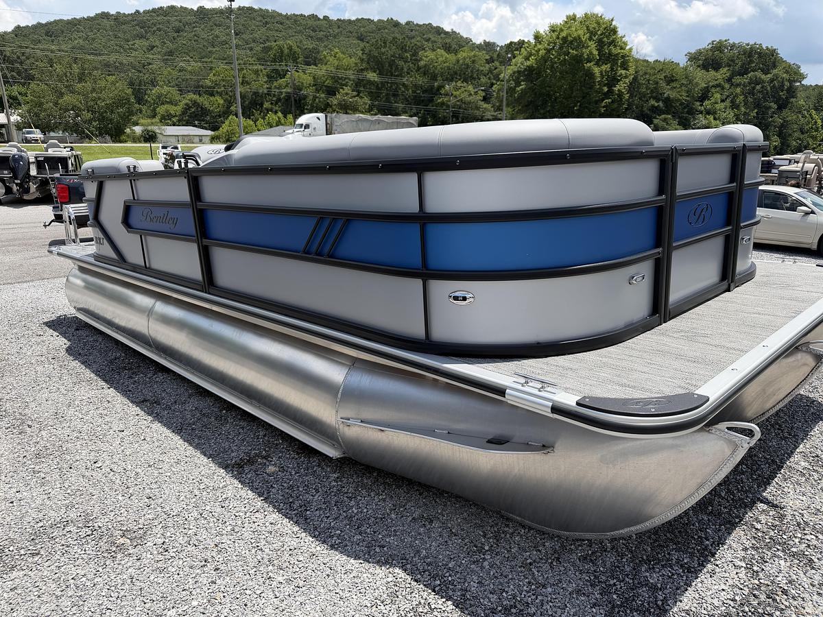 2027 Bentley Pontoons Bolt 203