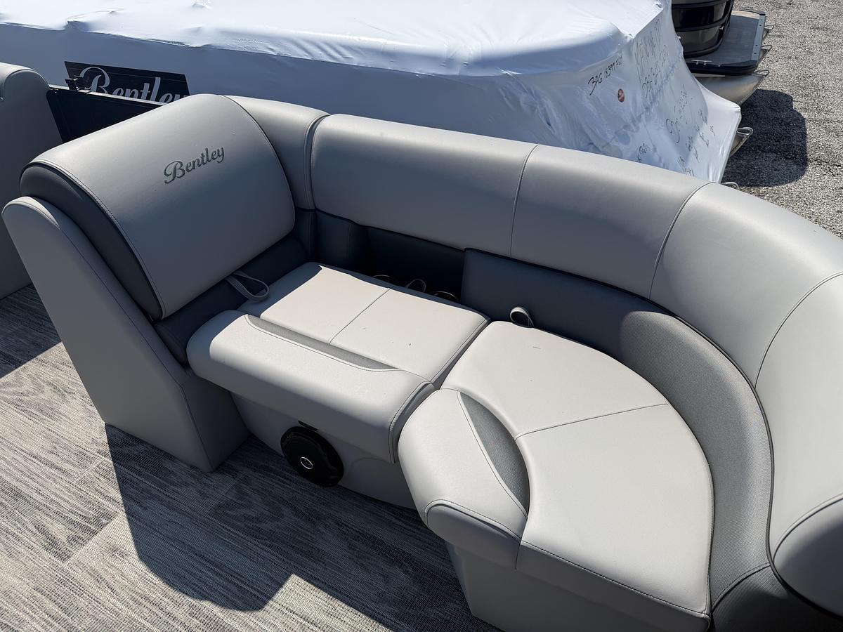 2027 Bentley Pontoons Bolt 223