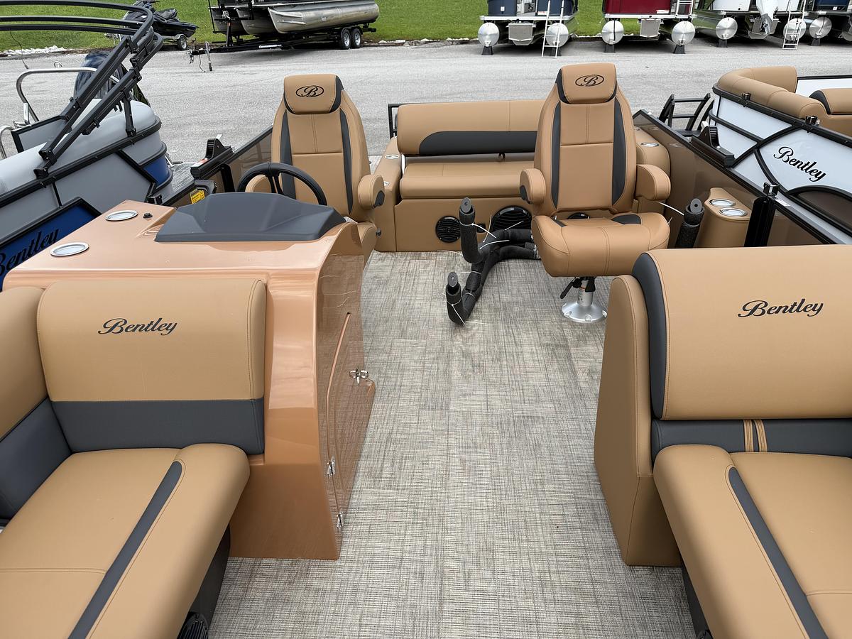 2027 Bentley Pontoons Legacy 223 Swingback