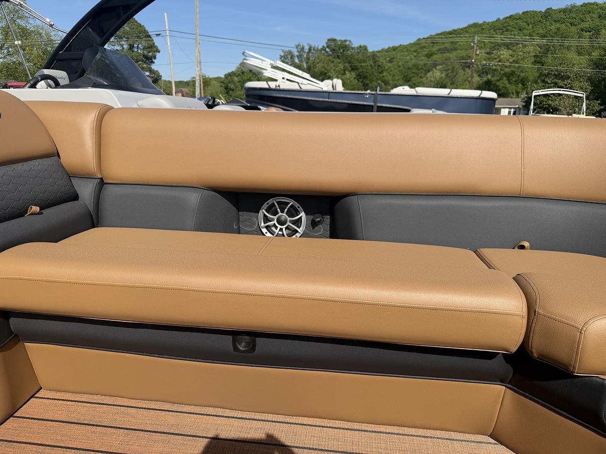 2026 Bentley Pontoons Elite 253 DC Swingback