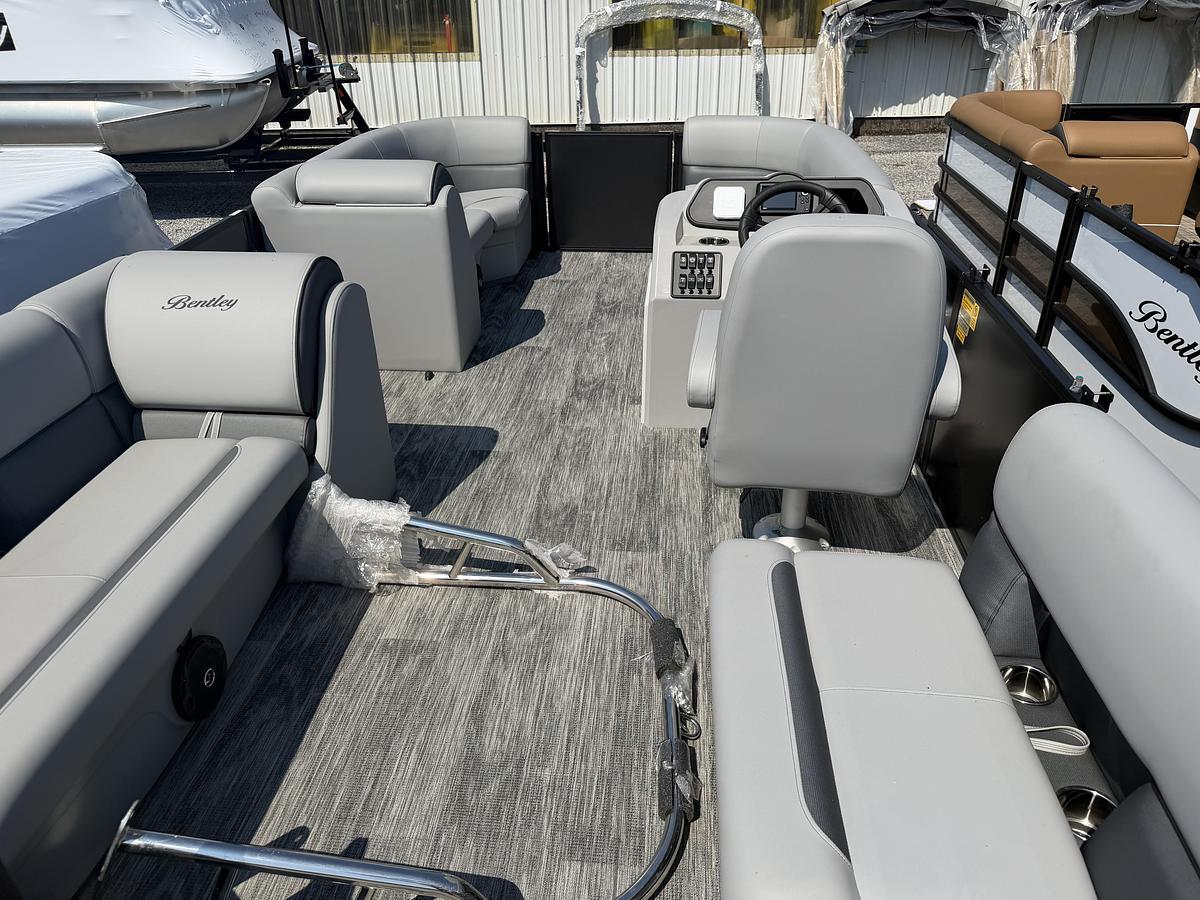 2027 Bentley Pontoons Bolt 223
