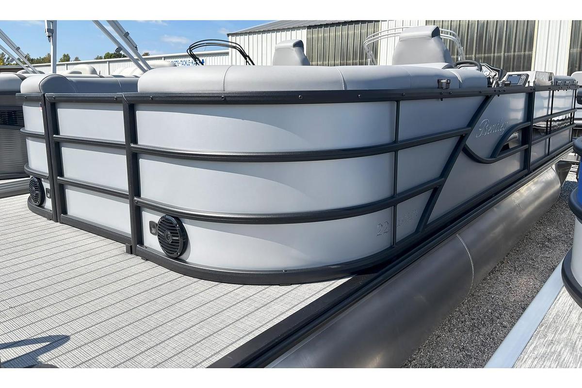 2026 Bentley Pontoons Legacy 223 Navigator