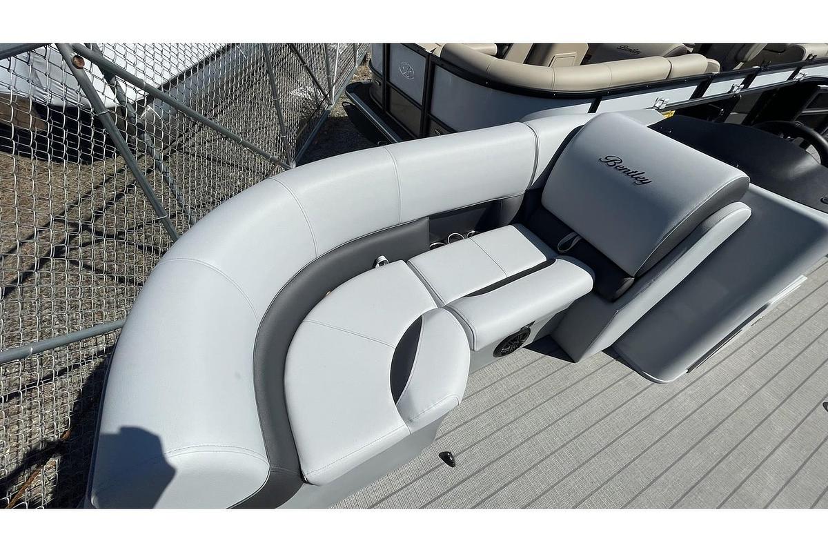 2024 Bentley Pontoons Legacy 200 Cruise