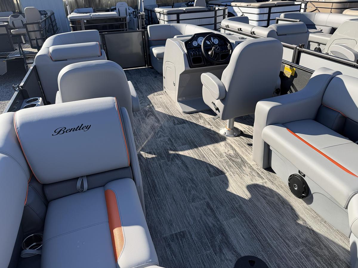 2026 Bentley Pontoons Legacy 200 Navigator