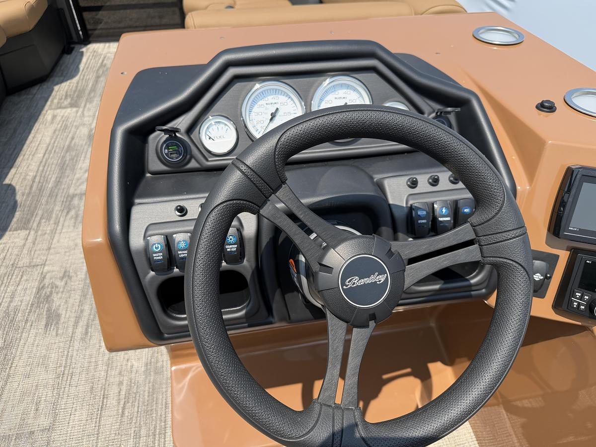 2027 Bentley Pontoons Legacy 223 Swingback