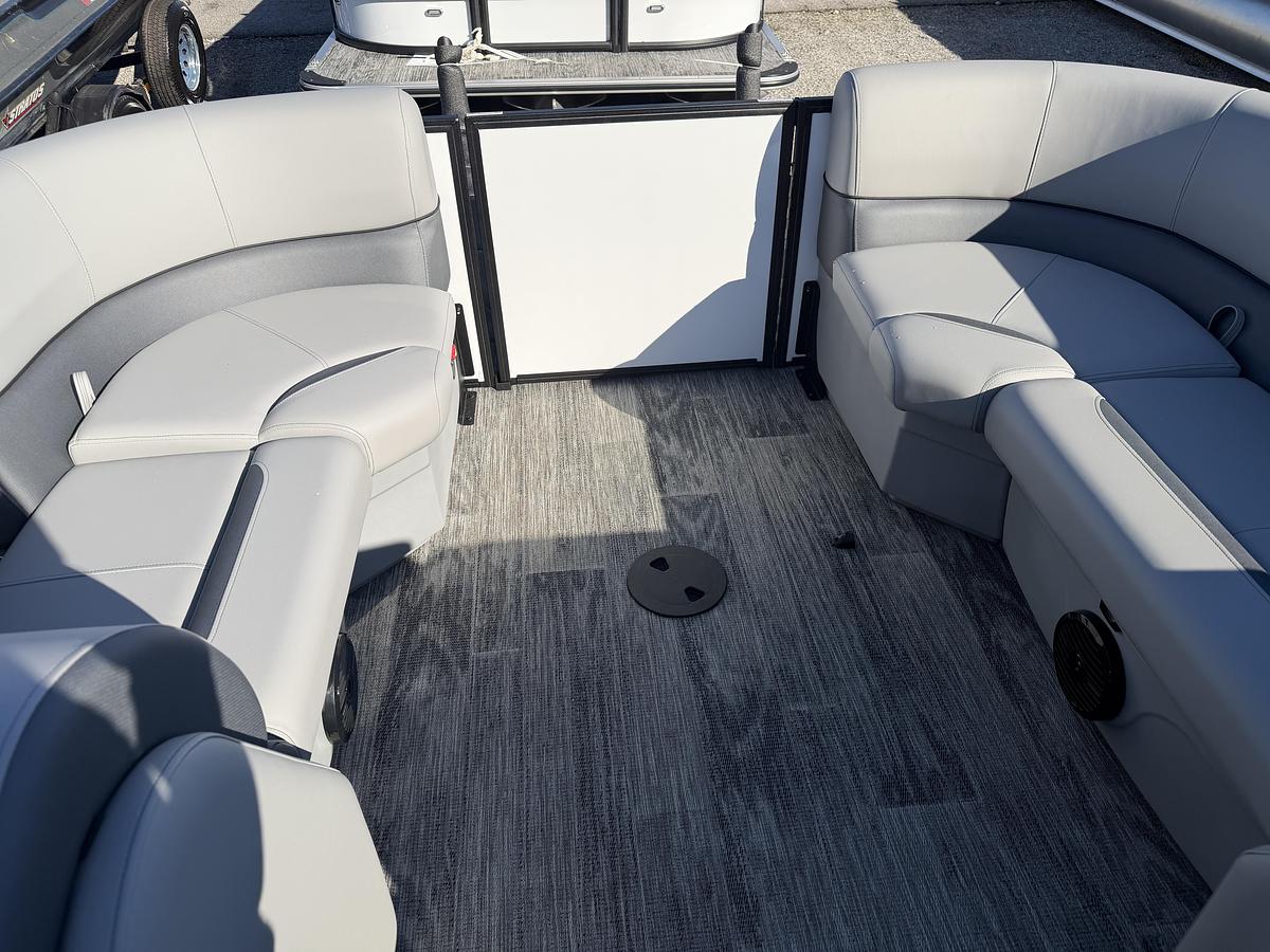 2026 Bentley Pontoons Legacy 223 DL Navigator