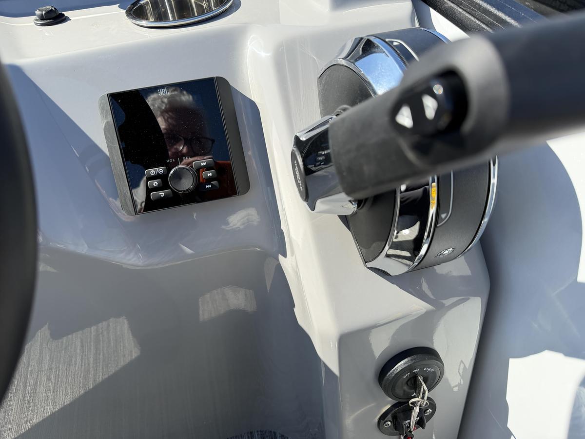 2026 Bentley Pontoons Bolt 223