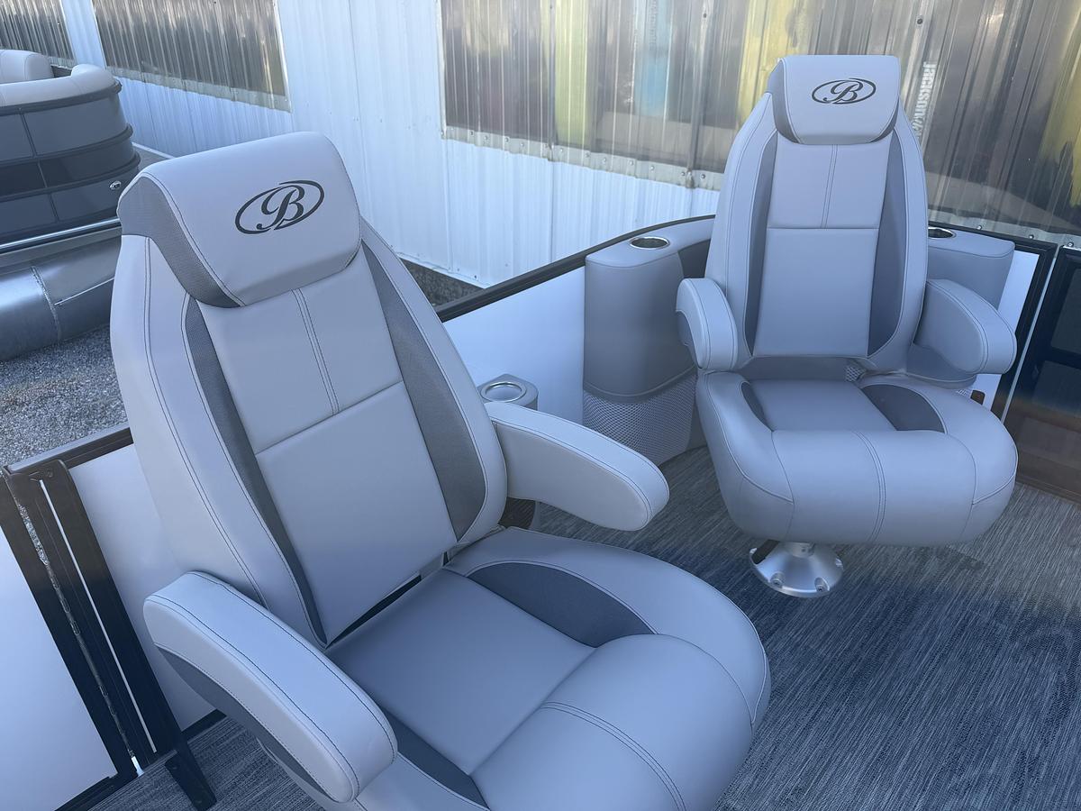 2026 Bentley Pontoons Legacy 223 DL Navigator