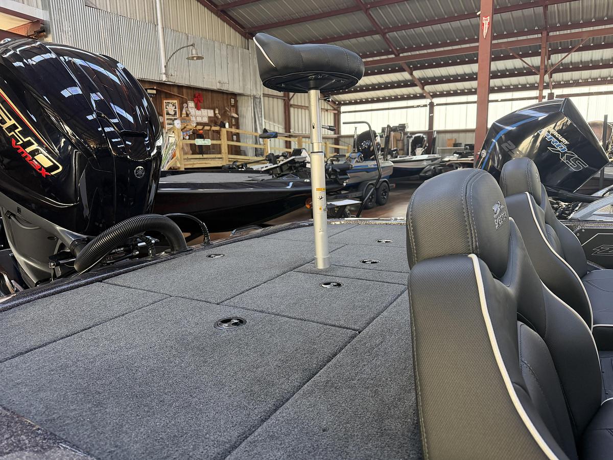 Used 2025 Skeeter ZX200