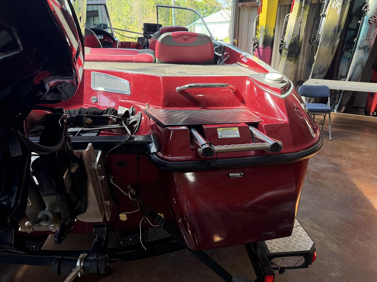 Used 2010 Triton Boats 190 Escape