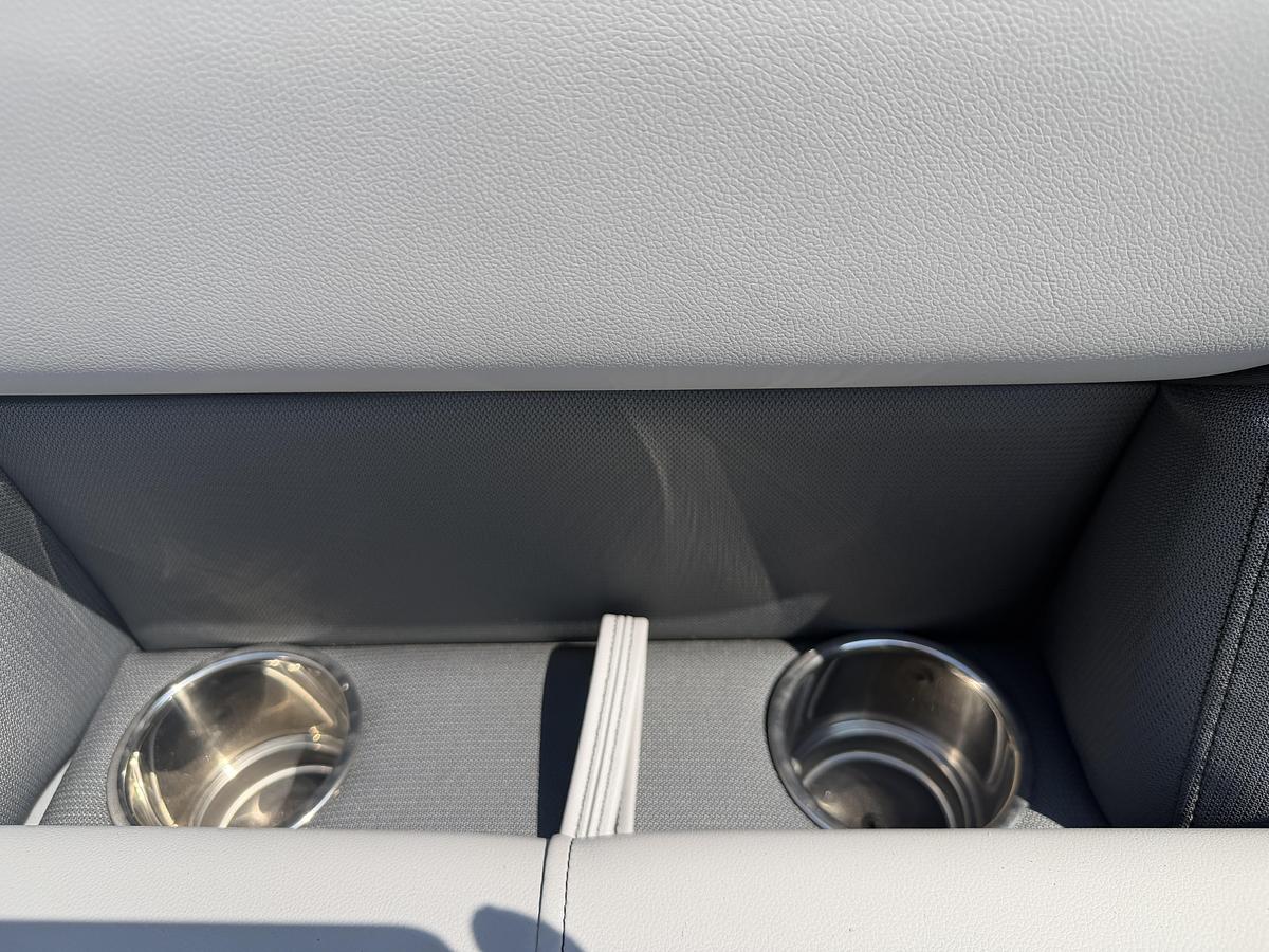 2027 Bentley Pontoons Bolt 223