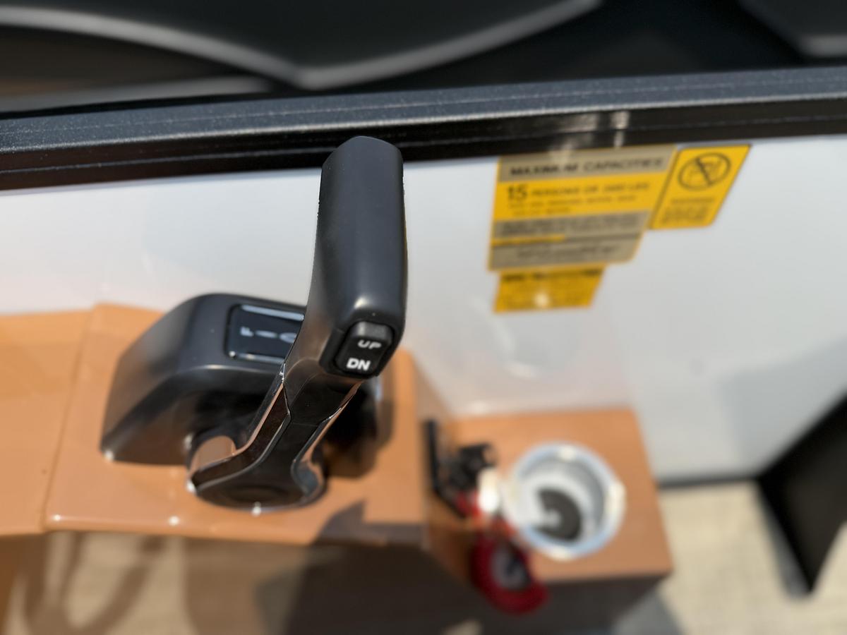 2027 Bentley Pontoons Legacy 223 Swingback