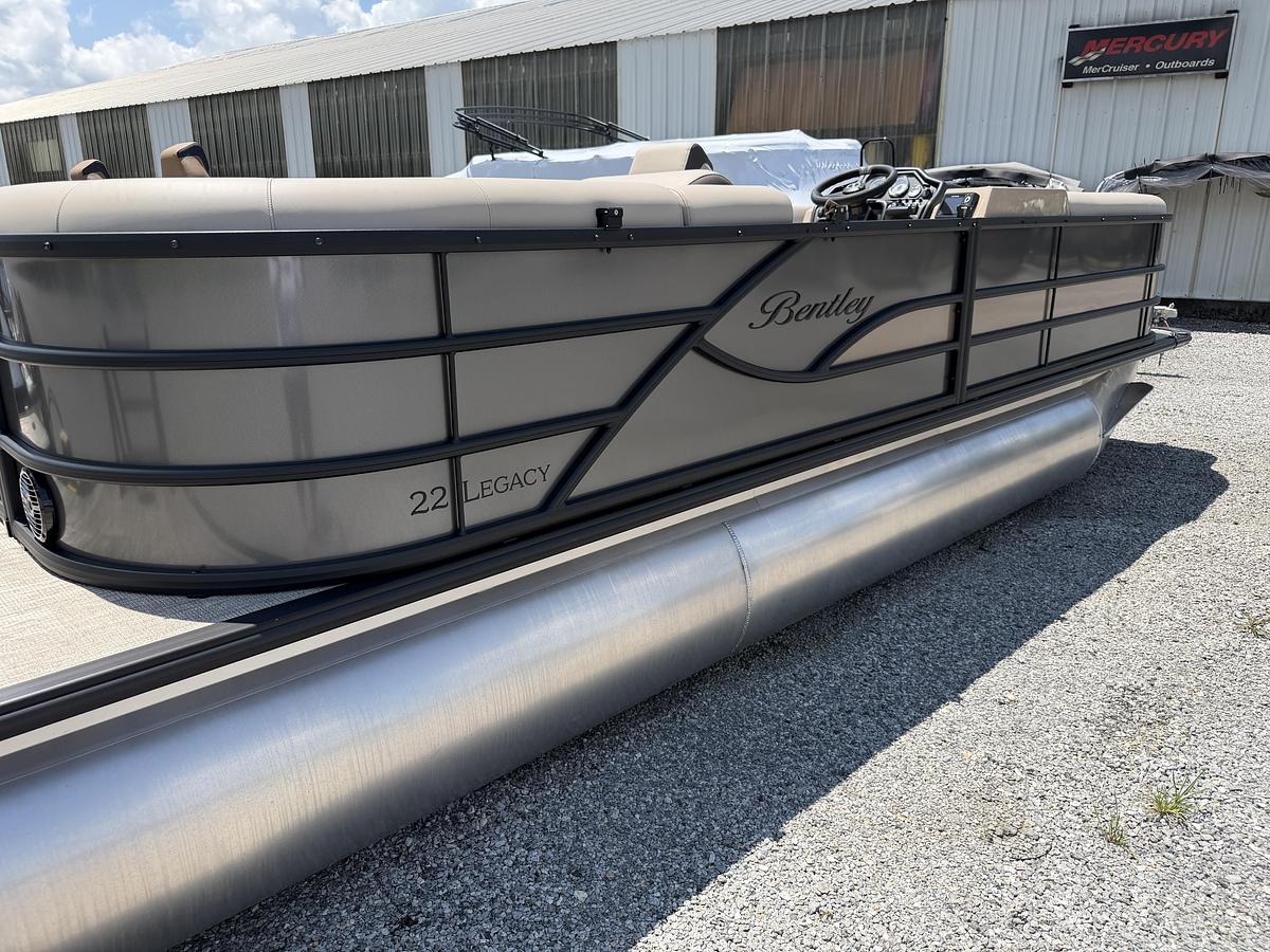 2027 Bentley Pontoons Legacy 223 Navigator