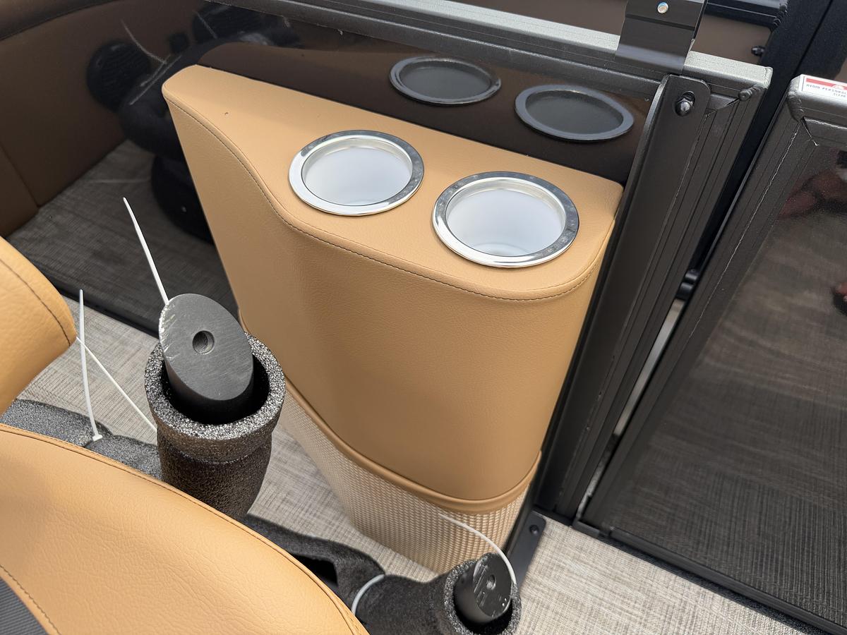 2027 Bentley Pontoons Legacy 223 Swingback