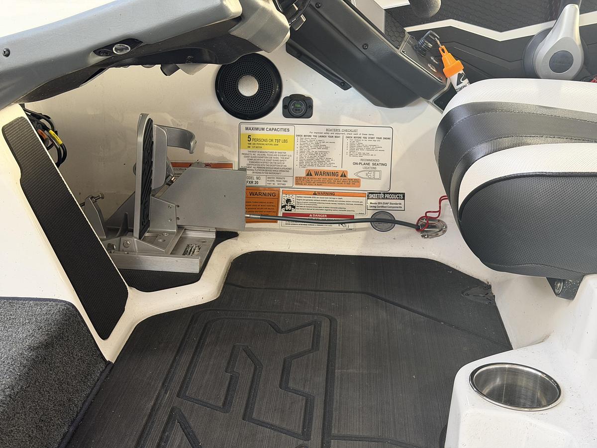 Used 2025 Skeeter FX20LE