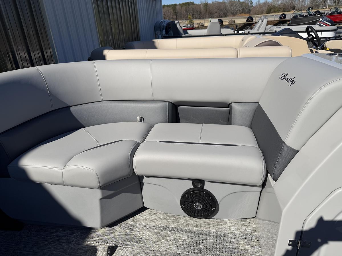 2026 Bentley Pontoons Legacy 200 Cruise
