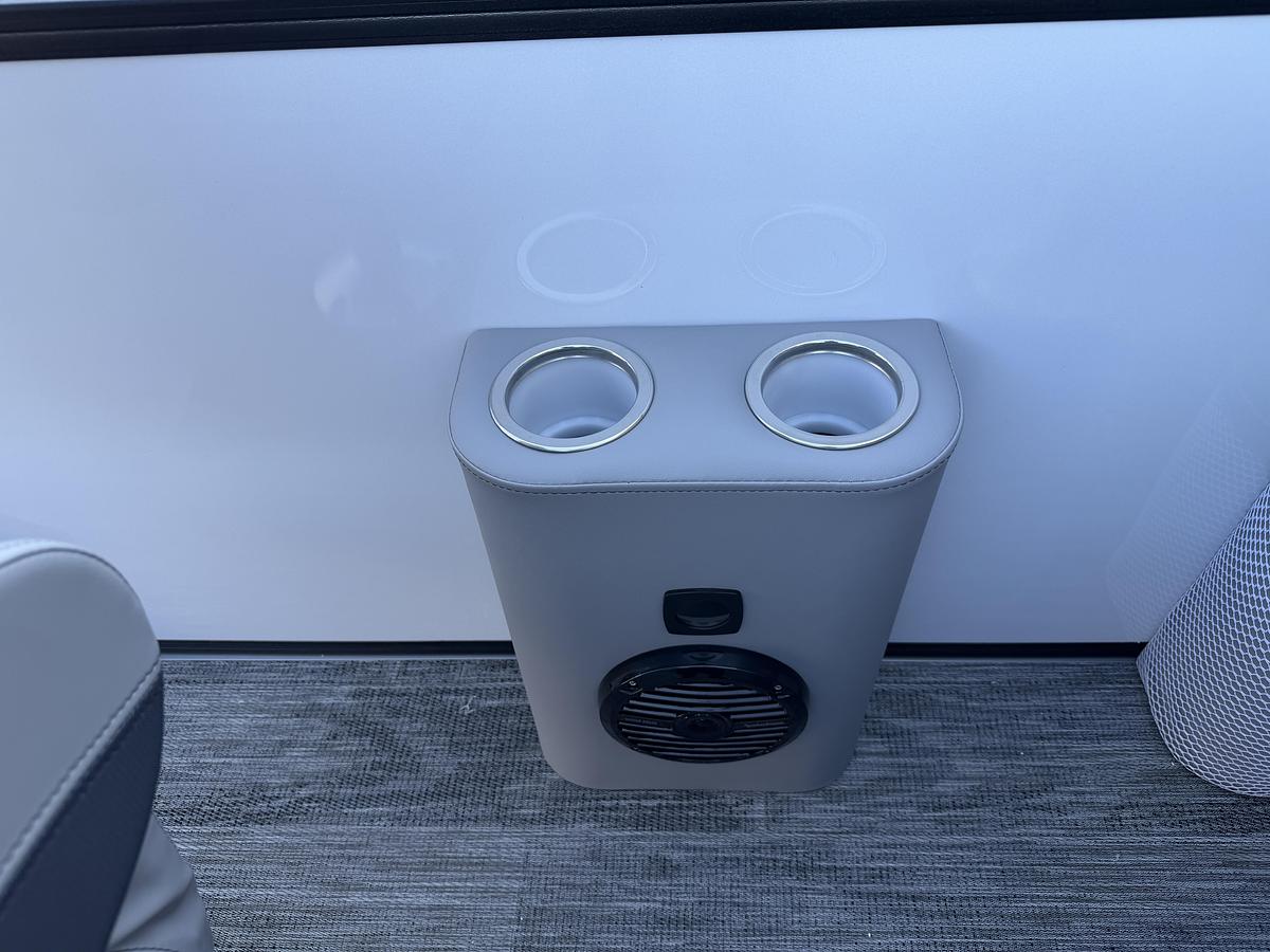 2026 Bentley Pontoons Legacy 223 DL Navigator