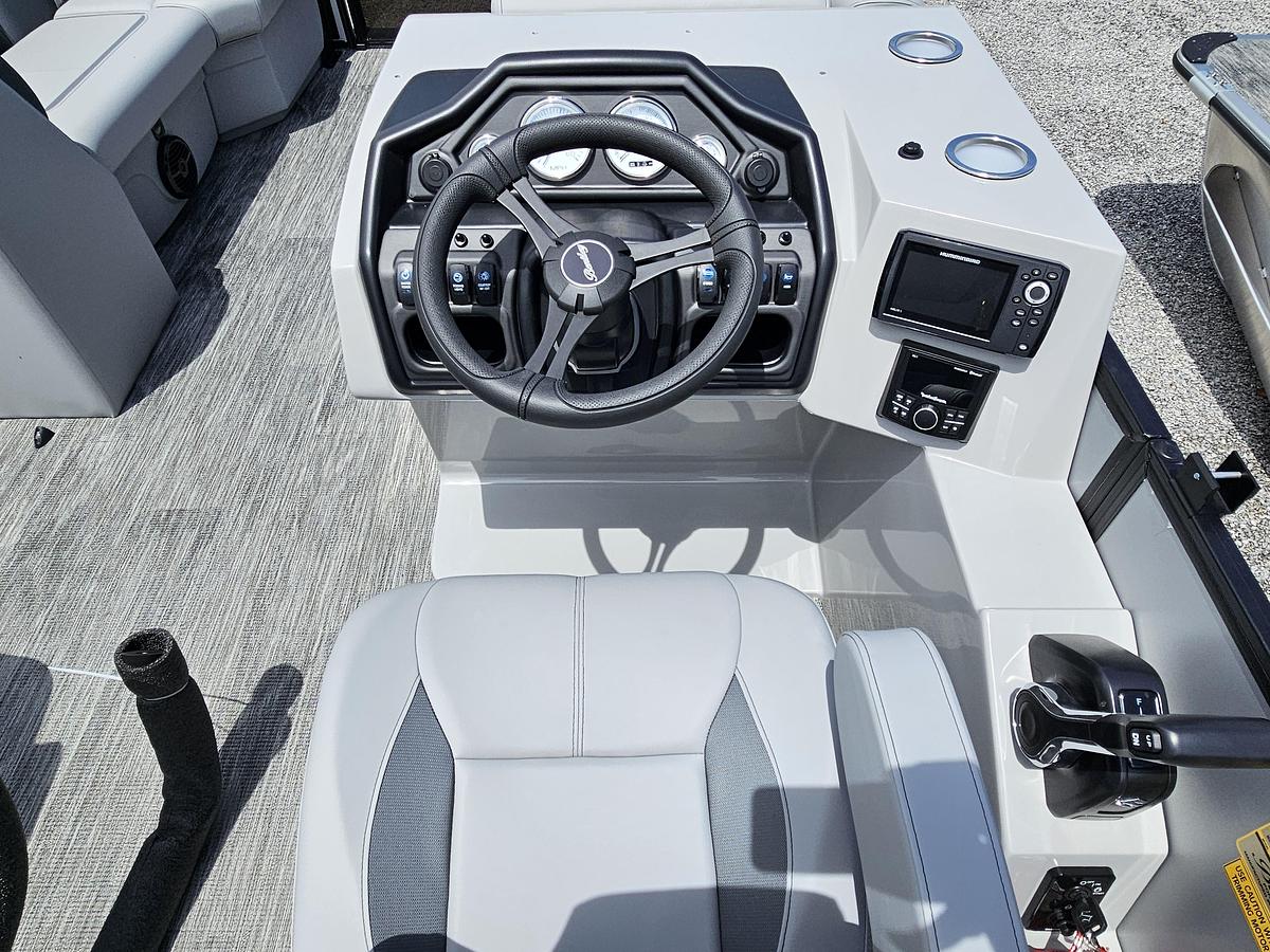 2026 Bentley Pontoons Legacy 223 Swingback