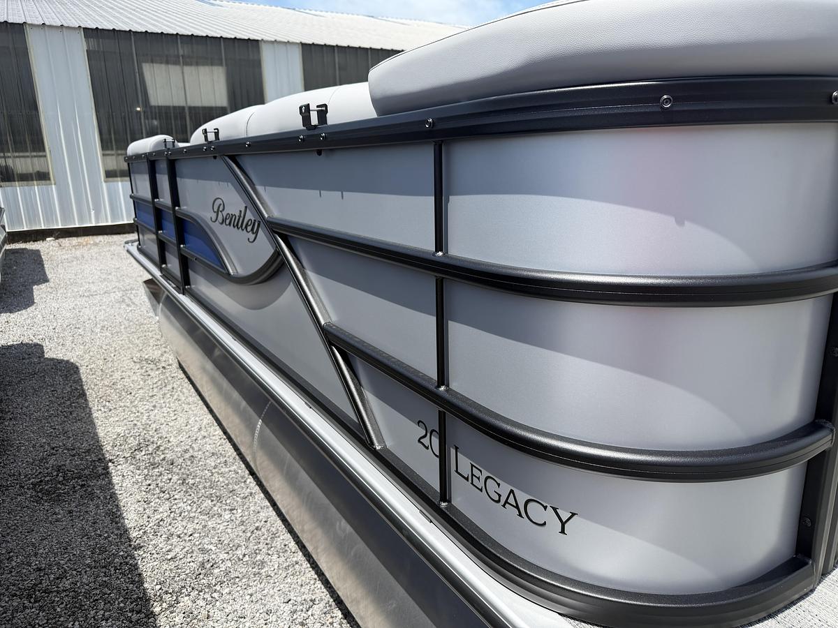 2026 Bentley Pontoons Legacy 200 Cruise