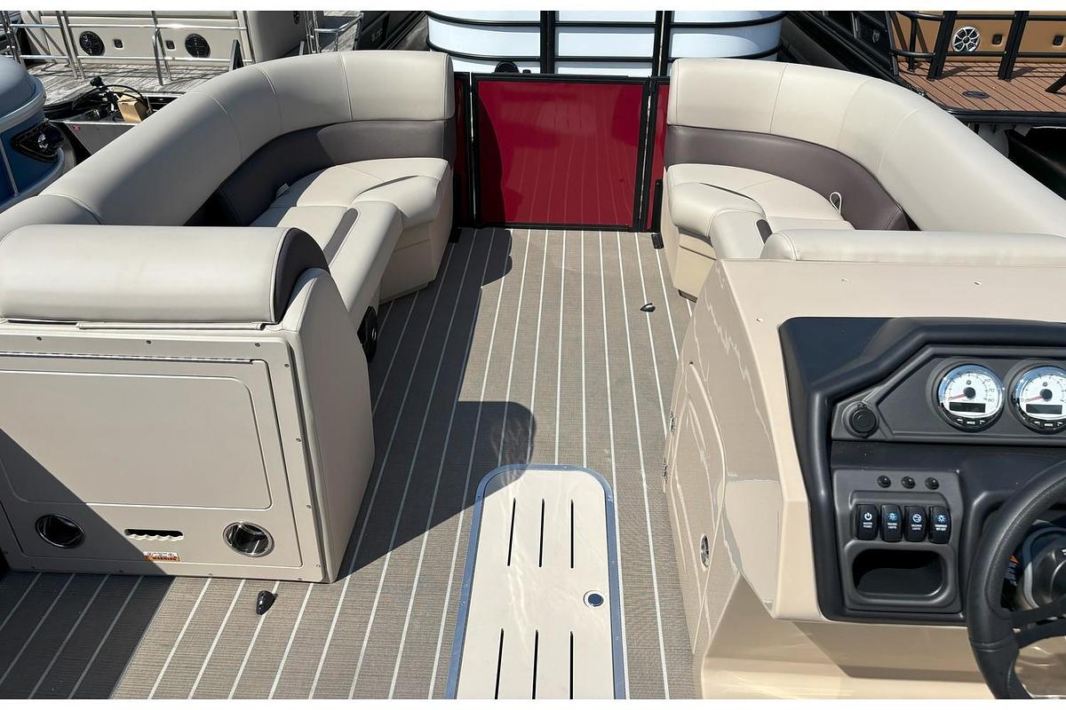 2026 Bentley Pontoons Legacy 223 Swingback
