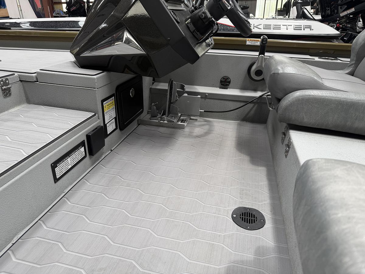 Used 2024 Avid Boats 18XC