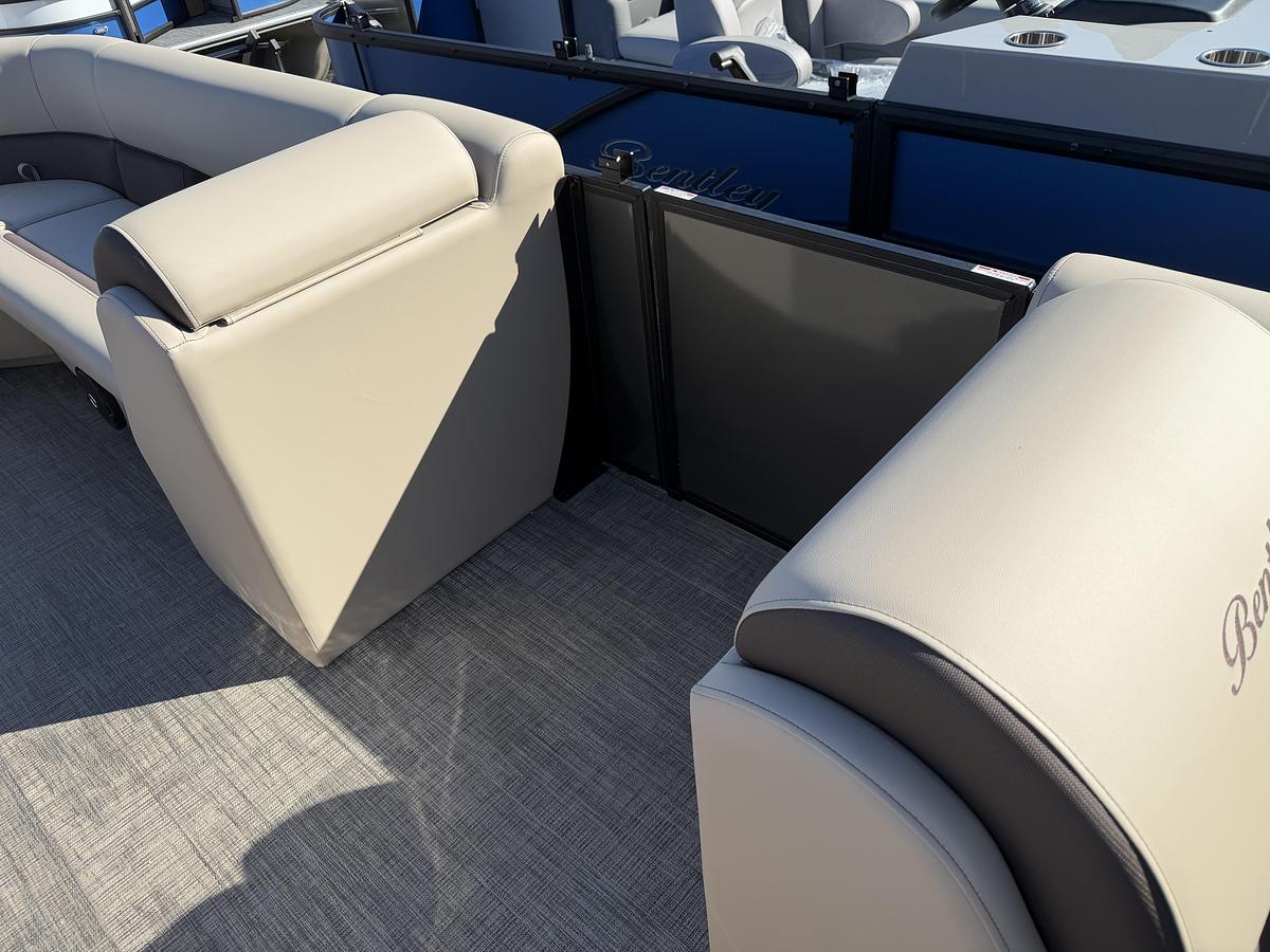 2026 Bentley Pontoons Legacy 223 Cruise XL