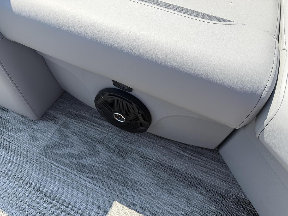 2027 Bentley Pontoons Bolt 223