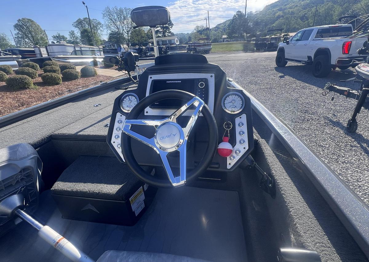Used 2023 Avid Boats 18XB