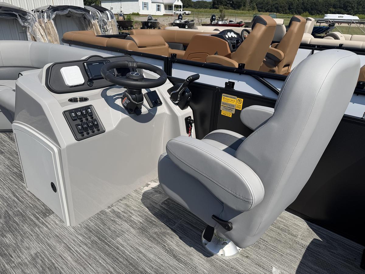 2027 Bentley Pontoons Bolt 223