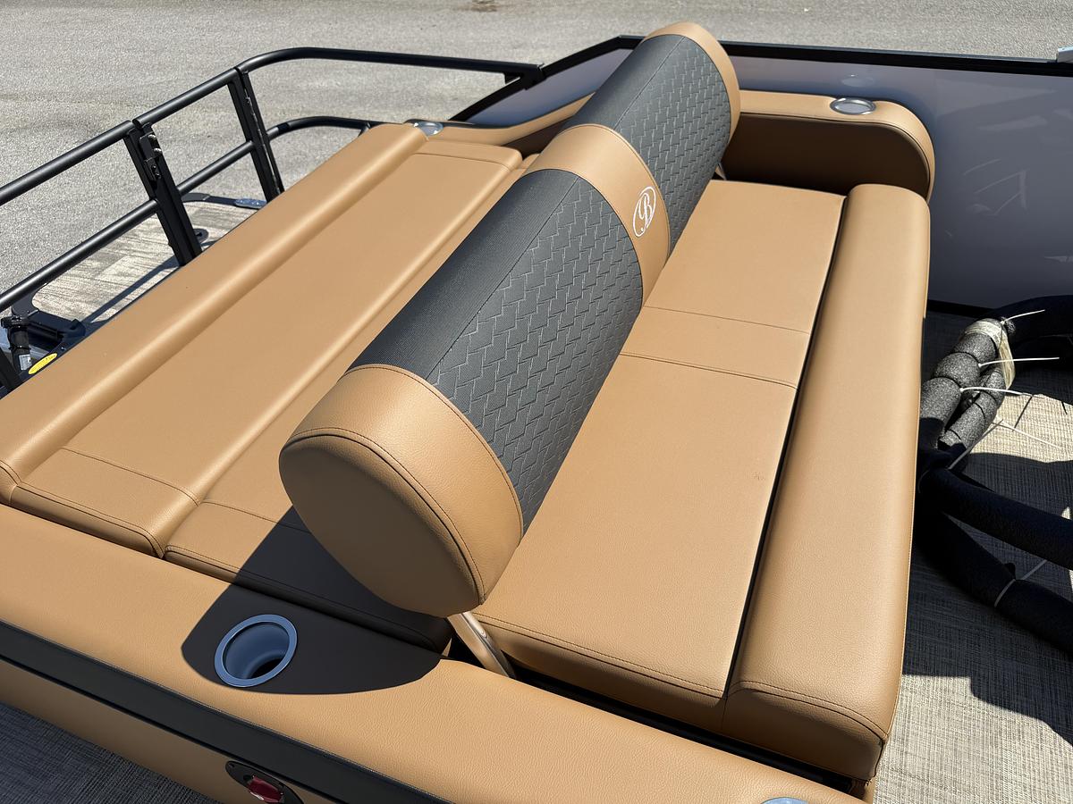 2027 Bentley Pontoons Legacy 223 Swingback DC