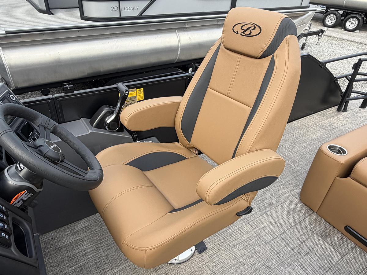 2027 Bentley Pontoons Legacy 223 Swingback