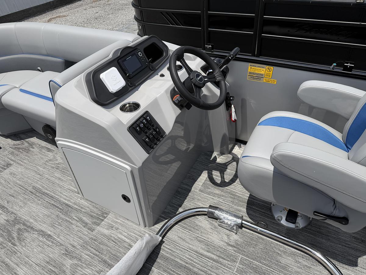 2027 Bentley Pontoons Bolt 203