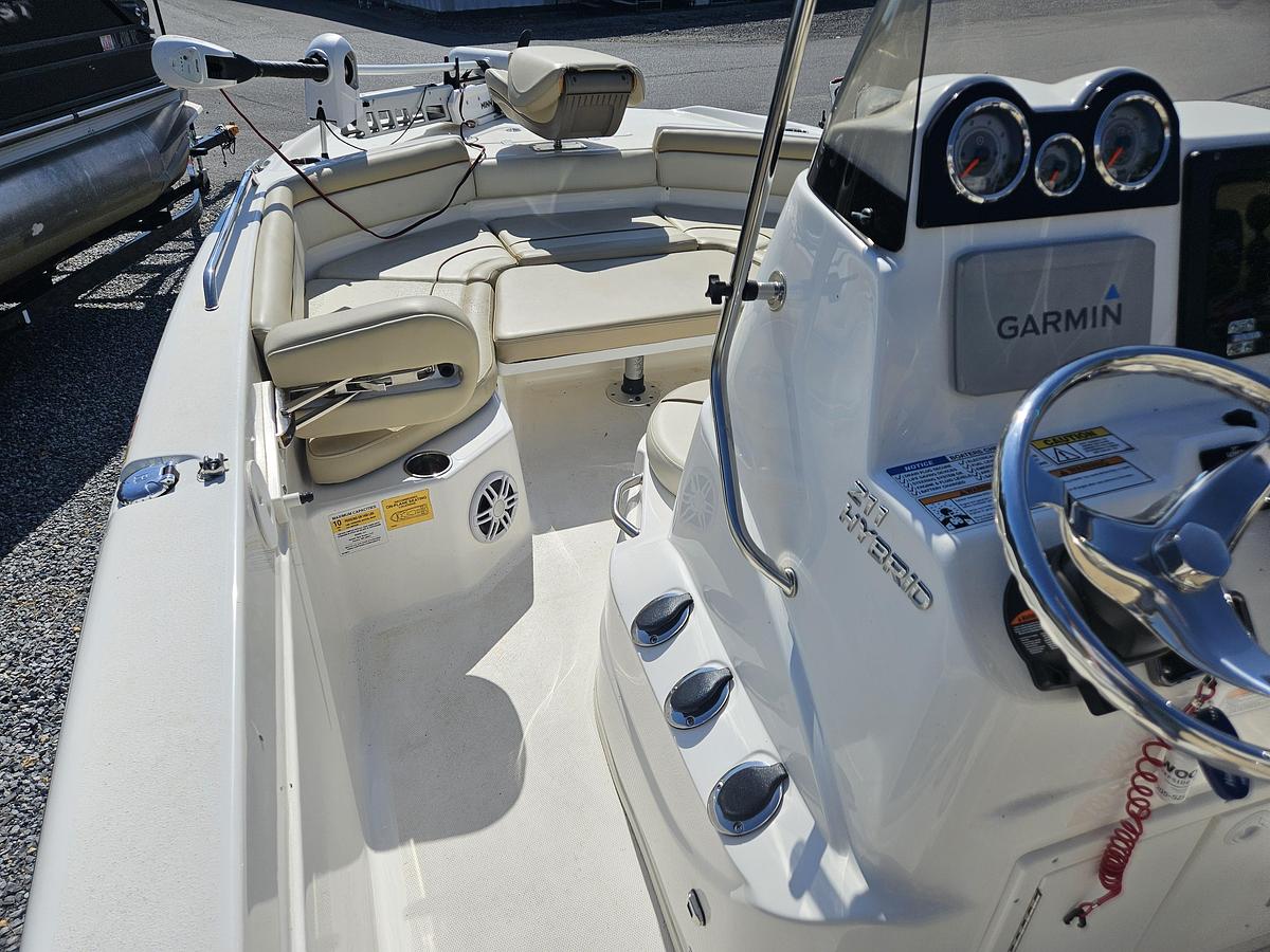 Used 2022 Nautic Star 211 Hybrid