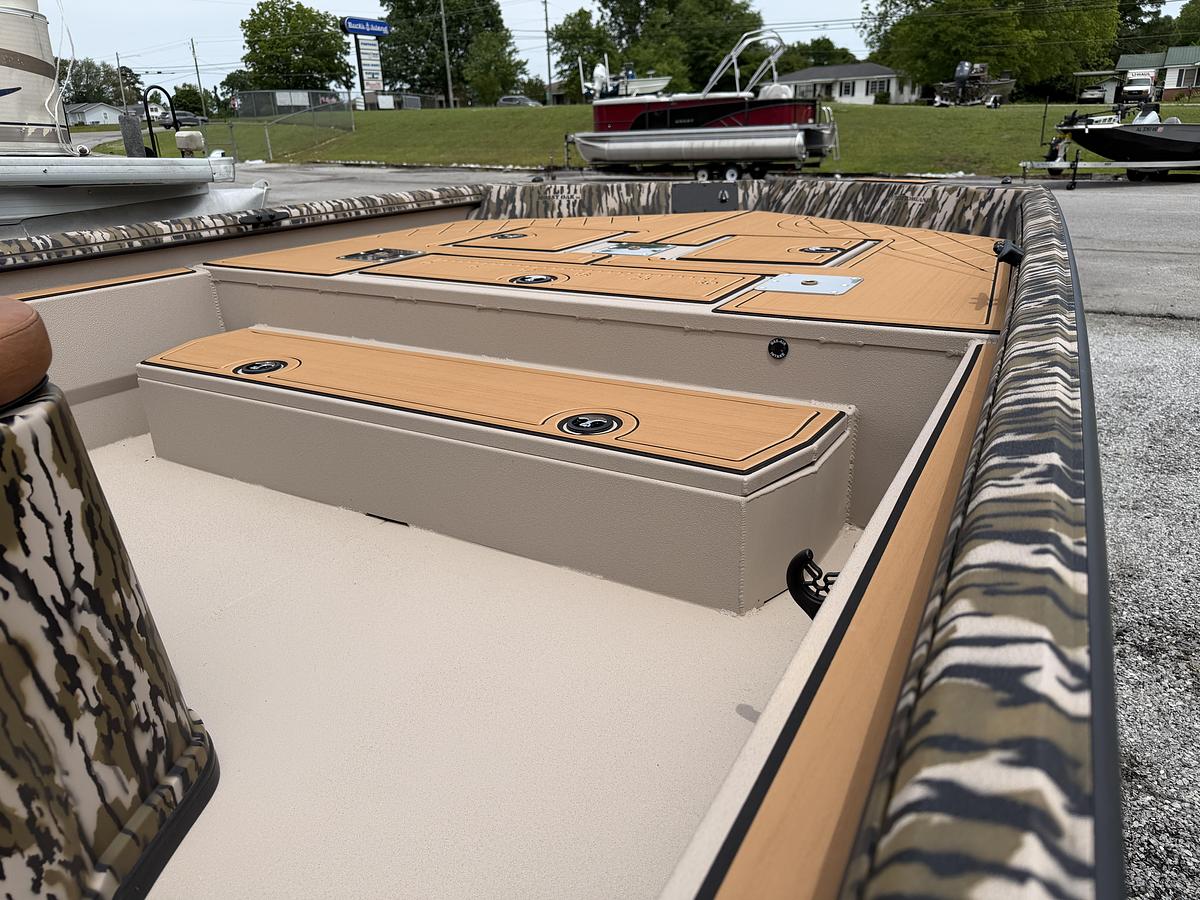 2026 Avid Boats 20CC Rogue