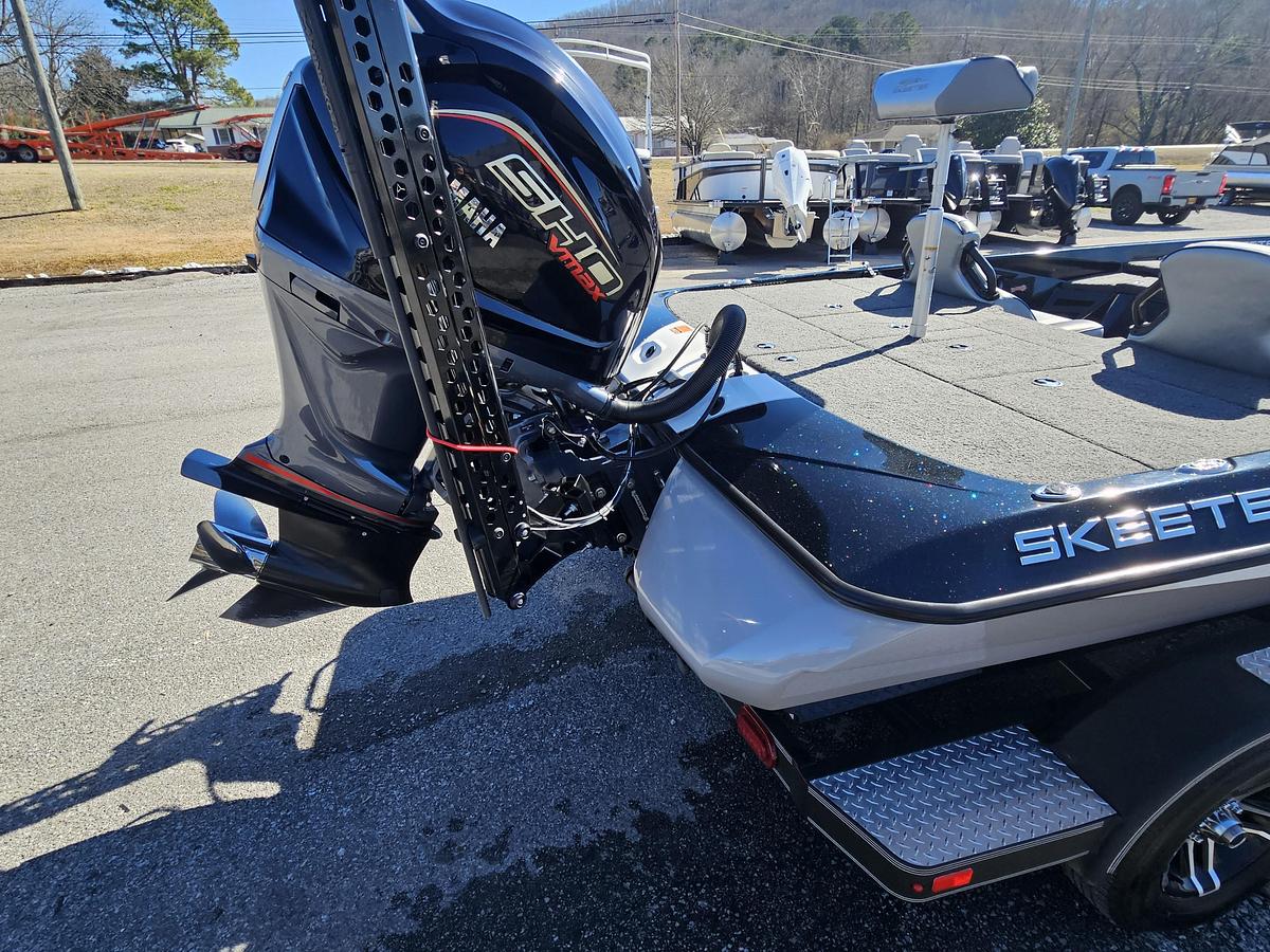 Used Used 2022 Skeeter ZXE21 powered by Yamaha VF250LB. 2022 Skeeter Tandem Axle Trailer.