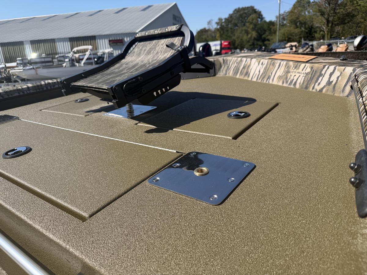 2027 Avid Boats 18CC Rogue