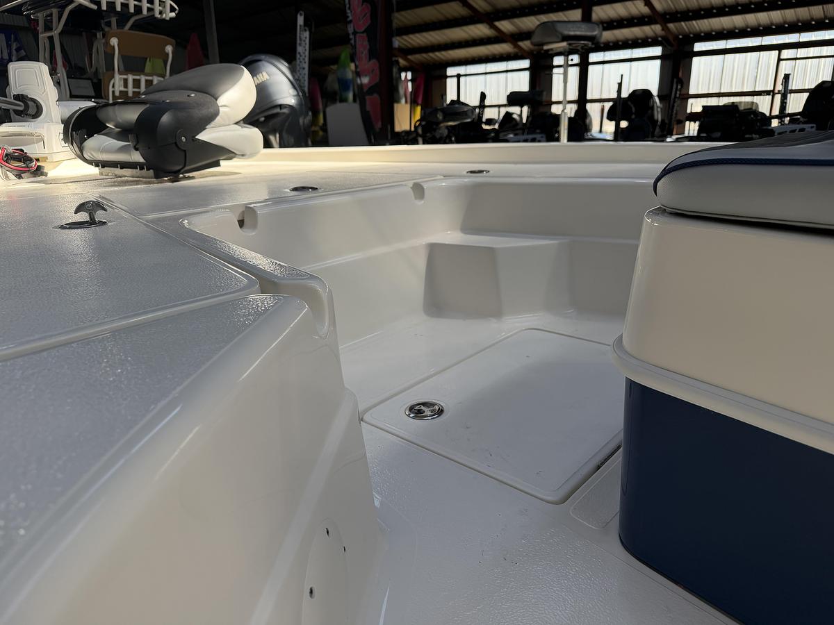 2026 Skeeter SX221 BAY